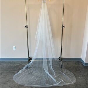 Untamed Petals Jasmine Veil